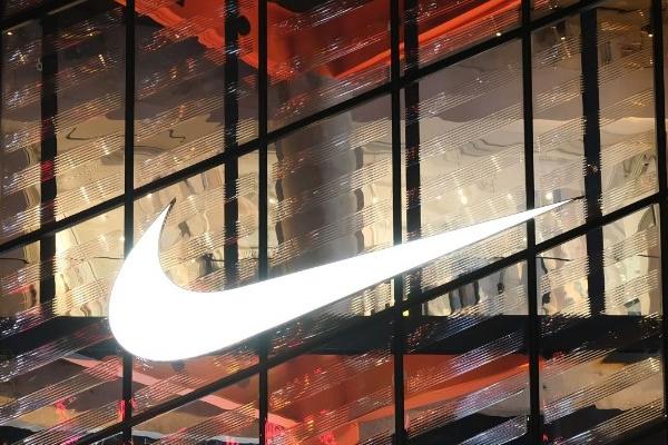 Nike im Wandel: Strategische Umstrukturierung zur Kosteneinsparung