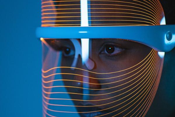 Innovative Technologien in der Hautpflege: Von LED-Masken bis zu Ultraschall